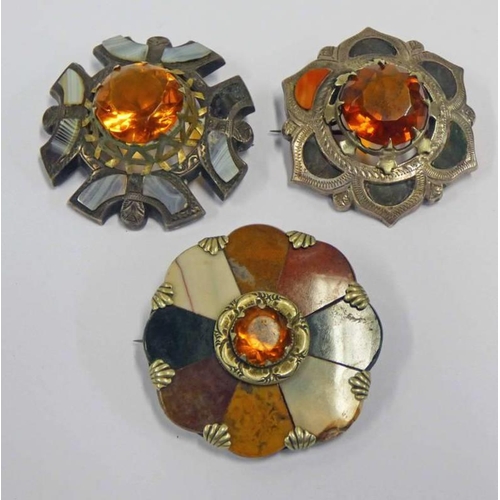 130 - 3 SCOTTISH WHITE METAL AGATE SET CIRCULAR BROOCHES