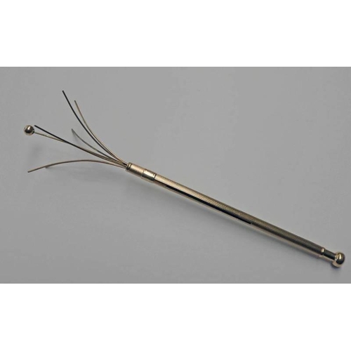 137 - 9CT GOLD SWIZZLE STICK 8GM