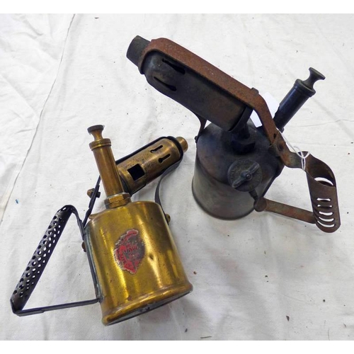 1655 - GOVERNOR PARAFFIN BLOW LAMP AND A MONITOR NO.26 BLOW LAMP, 21CM TALL   -2-