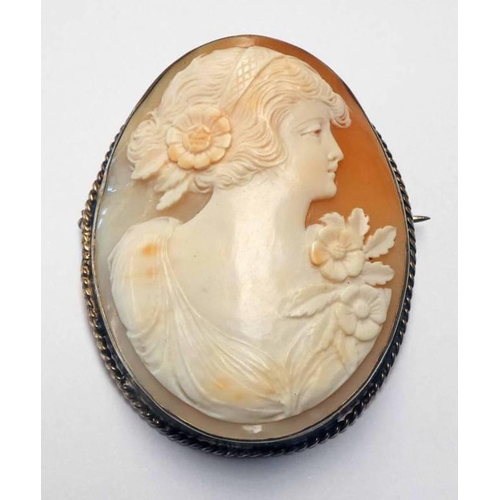 181 - OVAL CAMEO BROOCH WITH DECORATIVELY CARVED FEMALE AND MARKED SILVER - 6CM