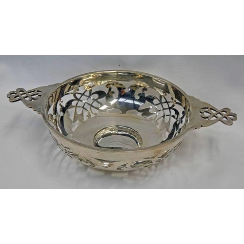 188 - SILVER QUAICH WITH PIERCED DECORATION SHEFFIELD 1926, 26.5 CM DIAMETER - TOTAL WEIGHT 353G