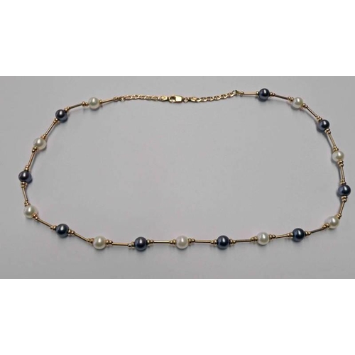 190 - 9CT GOLD BLACK AND WHITE PEARL SET NECKLACE - 47CM LONG