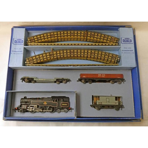 2044 - HORNBY DUBLO EDG18 00 GAUGE 2-6-4 TANK GOODS TRAIN SET