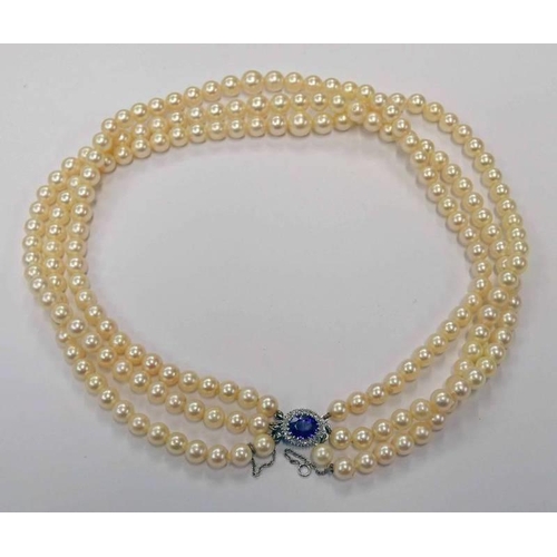 206 - TRIPLE STRAND GRADUATED CULTURED PEARL NECKLACE ON A 9CT GOLD AMETHYST & DIAMOND CLUSTER CLASP IN A ... 