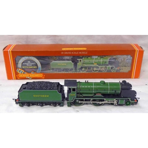 2072 - HORNBY R380 00 GAUGE SR GREEN SCHOOLS CLASS 'STOWE' 928 STEAM LOCOMOTIVE & TENDER. BOXED