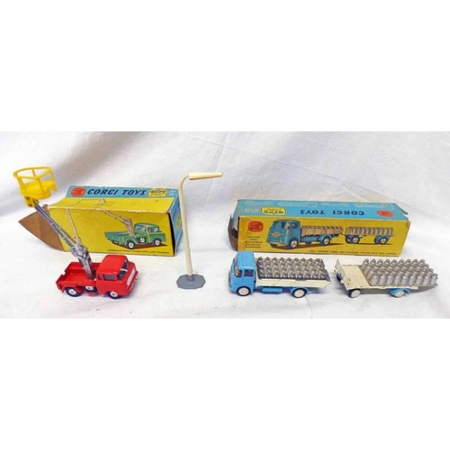 2139 - CORGI GIFT SET NO 14 - HYDRAULIC TOWER WAGON WITH LAMP STANDARD TOGETHER WITH GIFT SET NO 21 - E.R.F... 