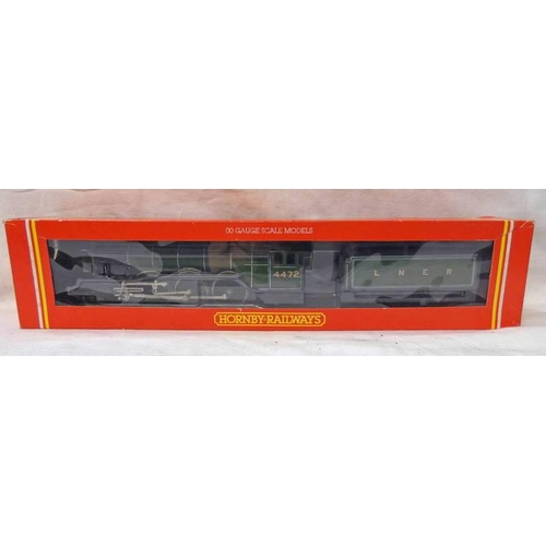 2142 - HORNBY R398 00 GAUGE 4-6-2 L.N.E.R GREEN 'FLYING SCOTSMAN' 4472 STEAM LOCOMOTIVE & TENDER. BOXED