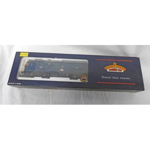 2230 - BACHMANN 32-410 00 GAUGE BR BLUE CLASS 25/2 25087 DIESEL LOCOMOTIVE. BOXED