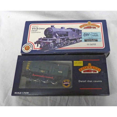 2240 - TWO BACHMANN 00 GAUGE LOCOMOTIVES INCLUDING 31-600 V3 7684 L.N.E.R GREEN (HOPPER TYPE BUNKER) TOGETH... 