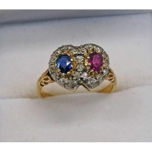 233 - EARLY 20TH CENTURY SAPPHIRE, RUBY & DIAMOND CONJOINED HEART RING, THE SAPPHIRE & RUBY SET WITHIN A S... 