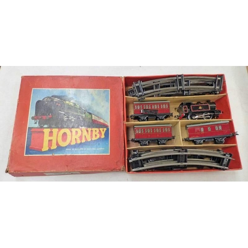 2356 - HORNBY 0 GAUGE NO 41 TANK PASSENGER CLOCKWORK TRAIN SET. BOXED