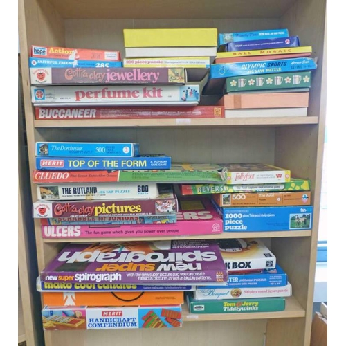 2360 - SELECTION OF BOARD GAMES & PUZZLES