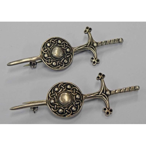 238 - PAIR SCOTTISH SILVER CLAYMORE & TARGE BROOCHES BY JOHN HART OF IONA, HALLMARKED EDINBURGH  1959 & GL... 