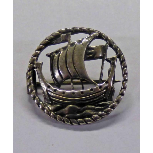 285 - ALEXANDER RITCHIE CIRCULAR BROOCH WITH VIKING SHIP DECORATION, BIRMINGHAM, 1939, STAMPED 'A.R., 'ION... 