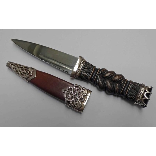 300 - SILVER MOUNTED SKEAN DHU, BY CELTIC ART LTD, EDINBURGH, 1952, WITH CARVED WOODEN HANDLE AND LEATHER ... 