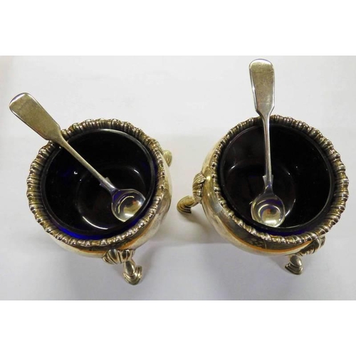 307 - PAIR OF GEORGE III STYLE SILVER SALTS, SHEFFIELD 1905 WITH BLUE GLASS LINERS AND A PAIR OF FIDDLE PA... 