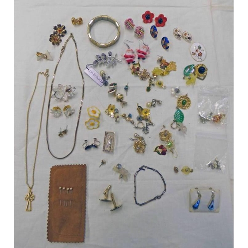 310 - SELECTION OF VARIOUS DECORATIVE JEWELLERY INCLUDING EARRINGS, BROOCHES, ETC