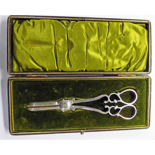 327 - CASED PAIR OF SILVER GRAPE SCISSORS BY JAMES DEAKIN & SONS, SHEFFIELD 1899 - WEIGHT 2.38OZ