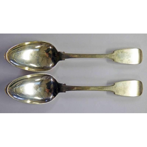 331 - PAIR OF SCOTTISH PROVINCIAL SILVER FIDDLE PATTERN TABLE SPOONS BY WILLIAM SIMPSON, BANFF CIRCA 1825 ... 