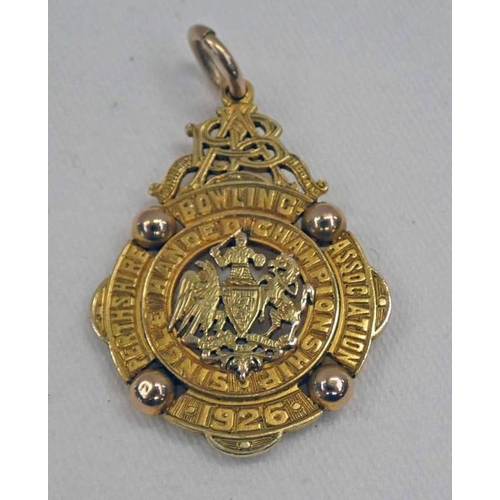 340 - 9CT GOLD PERTHSHIRE BOWLING ASSOCIATION 1926 MEDAL - 7G