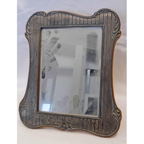 349 - SILVER MIRROR WITH OAK EASEL BACK BIRMINGHAM 1915 - OVERALL SIZE: 29.5 X 25.5 CM