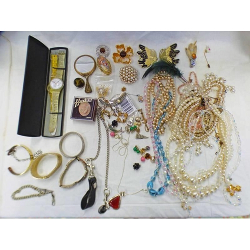 356 - SELECTION OF VARIOUS DECORATIVE JEWELLERY INCLUDING 2 SWATCH STYLE WATCHES, NECKLACES, BROOCHES, ETC