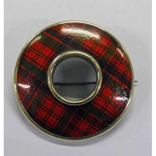 42 - MAUCHLINE TARTAN WARE CIRCULAR BROOCH, ROBERTSON TARTAN - 4.5CM DIAMETER