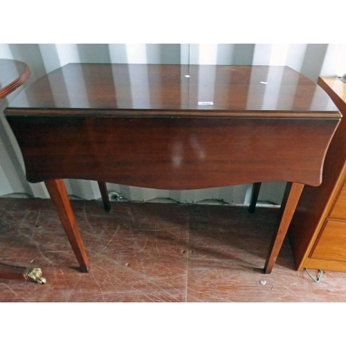 5046 - MAHOGANY PEMBROKE TABLE WITH SHAPED LEAVES & SQUARE TAPERED SUPPORTS