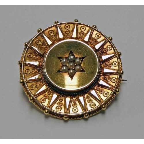 83 - 15CT GOLD SEED PEARL CIRCULAR TARGET BROOCH WITH SWIRL DECORATION, CHESTER 1890  - 7.9 G