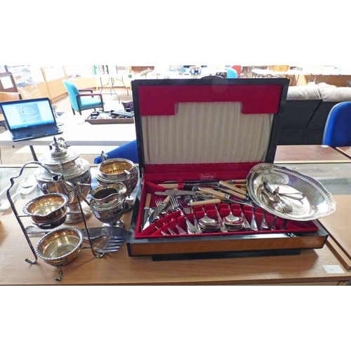 324 - 1960'S/70'S CANTEEN OF SILVER PLATED CUTLERY, VICTORIAN SILVER PLATED 3 PIECE TEASET, ETC