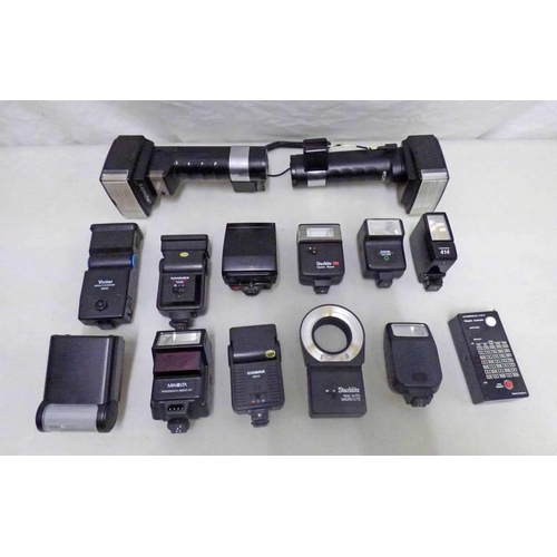 2060 - SELECTION OF VARIOUS CAMERA FLASHGUNS