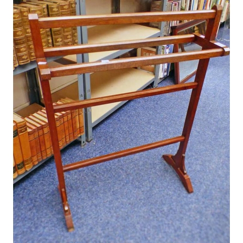 5005 - EARLY 20TH CENTURY MAHOGANY TOWEL RAIL 86CM TALL X 63CM LONG