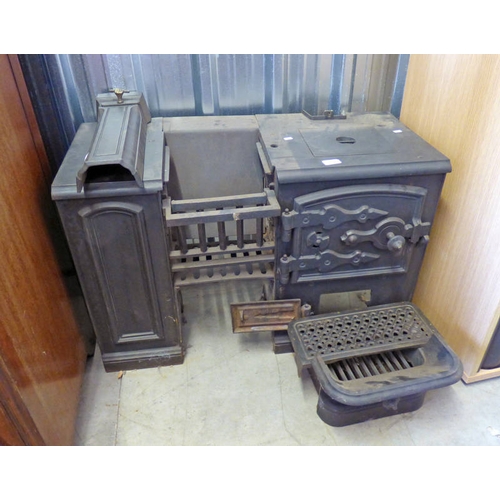 5598 - 19TH CENTURY/ EARLY 20TH CENTURY CAST IRON STOVE