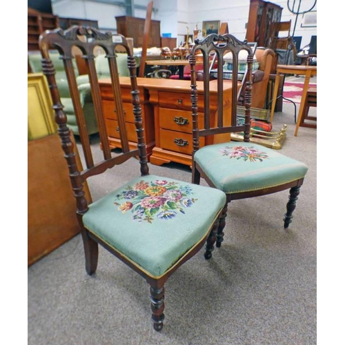 139 - PAIR OF 19TH CENTURY MAHOGANY DINING CHAIRS ON TURNED SUPPORTS
