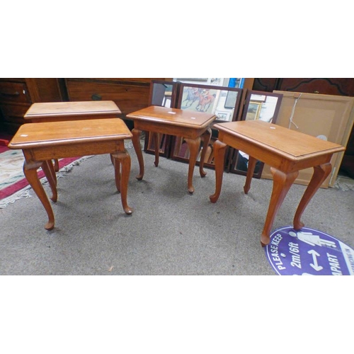 522 - SET OF 4 SMALL RECTANGULAR TABLES ON SHAPED SUPPORTS