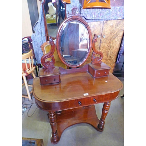 62 - MAHOGANY DRESSING TABLE ON TURNED SHAPED SUPPORTS, LENGTH 90CM