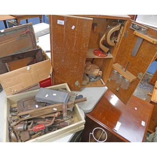 65C - TOOL CABINET WITH CIRCULAR SAW BLADES, SAW, ETC BOX OF VARIOUS DRILL BITS, HEX KEY WRENCHES ETC AND ... 