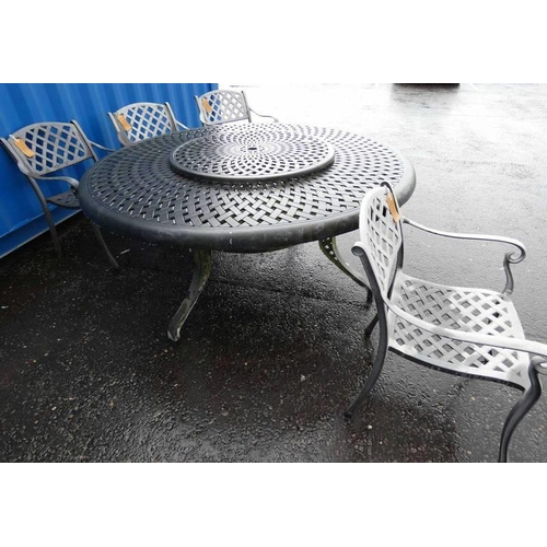 65N - METAL CIRCULAR GARDEN TABLE. DIAMETER - 178 CM AND 4 METAL GARDEN OPEN ARMCHAIRS