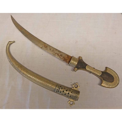 1096 - MIDDLE EASTERN JAMBIYA WITH 23.5CM LONG CURVED BLADE WITH ITS HALF MOON SHAPED POMMEL & BRASS & WHIT... 