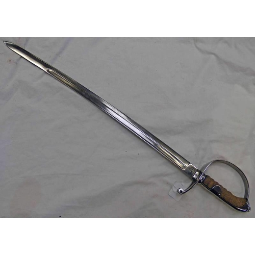 1133 - AUSTRIAN MODEL 1877 MOUNTED ARTILLERY TROOPERS SWORD WITH 76CM LONG CURVED FULLERED BLADE, UNIT DESI... 