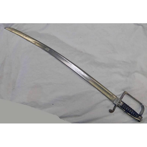 1228 - ITALIAN MOUNTED TROOPS CAVALRY SWORD WITH 75.7 CM LONG CURVED BLADE WITH VARIOUS MARKINGS, CHARACTER... 