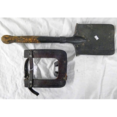 1263 - WORLD WAR ONE ERA ENTRENCHING SPADE WITH LEATHER COVER