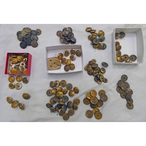 1388 - LARGE SELECTION OF BRITISH MILITARY LIVERY BUTTONS ETC