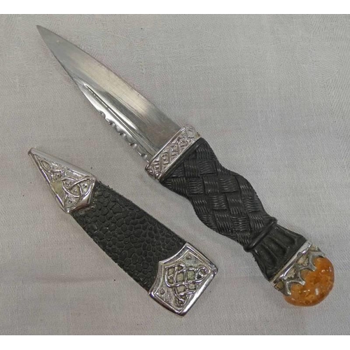 1405 - SKEAN DHU WITH 8.8CM LONG BLADE WITH SCABBARD