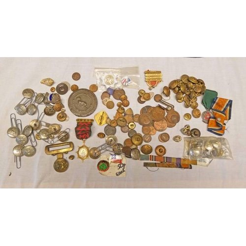 1425 - SELECTION OF MILITARY BUTTONS, METAL BARS, 1914-1919 RED CROSS BADGE, LORD MAYOR TRELOAR CRIPPLE HOM... 