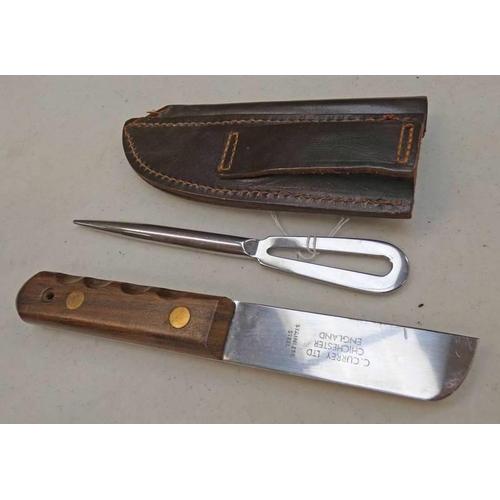 1604 - C CURREY LTD CHICHESTER KNIFE WITH 9.3CM LONG BLADE IN ITS LEATHER SCABBARD WITH STEEL AWL