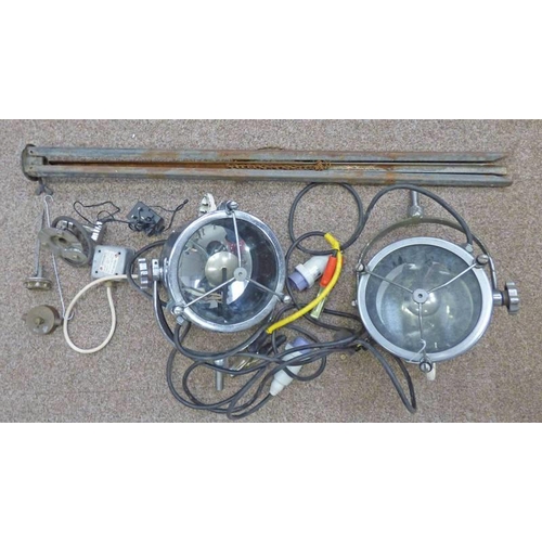 1612 - PAIR OF FRANCIS SEARCH LIGHTS SEARCH LIGHTS WITH TRIPOD