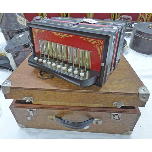 1622 - GERMAN MADE SQUEEZE BOX / ACCORDION IN A WOODEN CASE