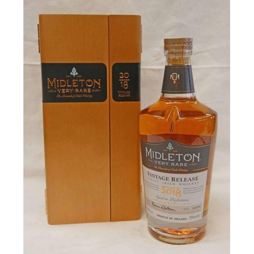 2029 - 1 BOTTLE MIDLETON VERY RARE IRISH WHISKY 2018 VINTAGE RELEASE - 700ML, 40% VOL IN WOODEN PRESENTATIO... 