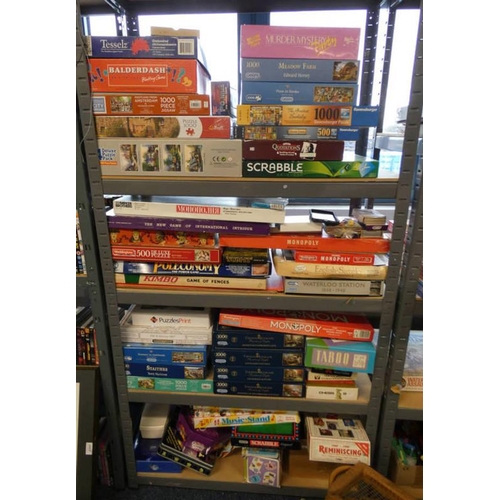 SELECTION OF VARIOUS BOARD GAMES AND PUZZLES